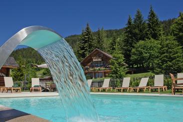 هتل Les Chalets Hôtel De La Croix Fry
