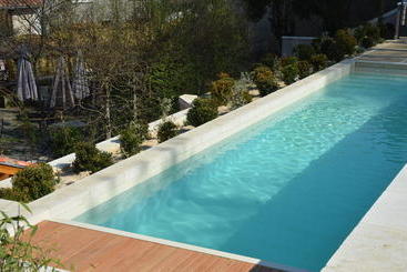 هتل Hôtel Restaurant Les Jardins De Brantôme