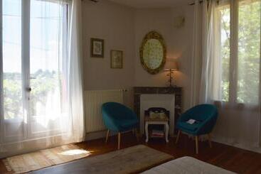 住宿加早餐  Chambres D Hôtes   Dîners   Piscine   Centre Ville Bergerac 5km   Domaine De Bellevue Cottage