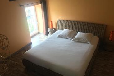 تختخواب و صبحانه Chambre D'hôtes Take Off