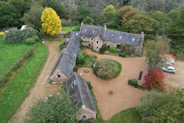 تختخواب و صبحانه La Grange De Coatélan