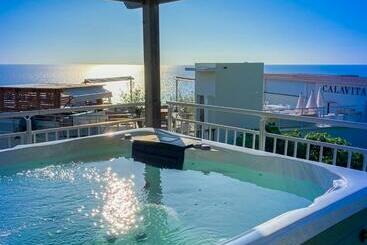 هتل Calavita Rooftop & Spa