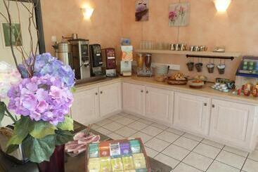 فندق Hôtel La Colombiere Cantal