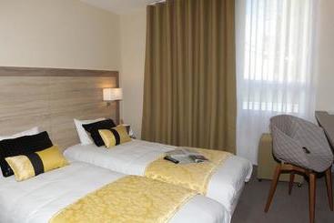 هتل Relais Saint Jacques  Chateauroux