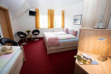 هتل Zum Kreuzberg