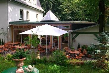 هتل Land & Gasthof Forsthaus