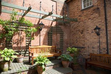 تختخواب و صبحانه The Town House Ludlow