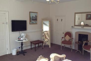 تختخواب و صبحانه Calcutts House