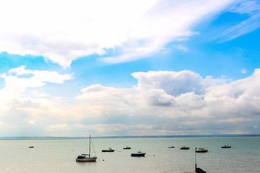 تختخواب و صبحانه The Bay