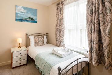 تختخواب و صبحانه Woodstock Guest House