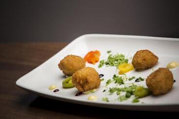 The Enniskillen Hotel And Motel