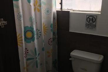 هاستل The Backpacker Hostal