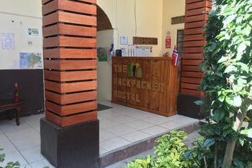 هاستل The Backpacker Hostal