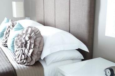 تختخواب و صبحانه Pitcullen Guest House