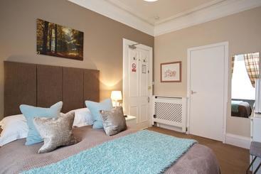 تختخواب و صبحانه Pitcullen Guest House