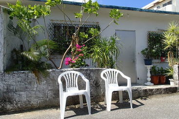 Okinawa Guest House Fushinuyauchi  Hostel