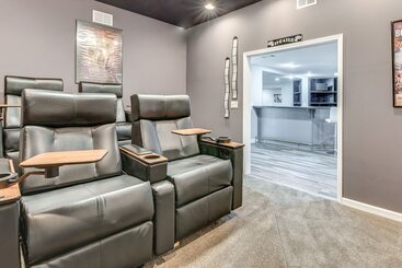 茅舍 Canton Home W/ Private Pool + Screened Patio!