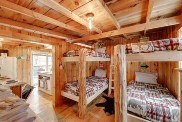 بيت ريفى Lovely Maine Cabin W/ Deck, Gas Grill & Fire Pit!