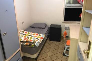 הוסטל The Center Guesthouse