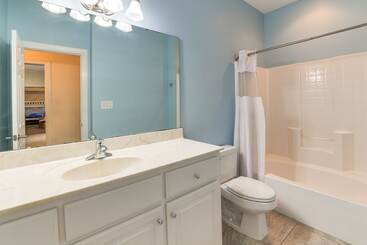 コテージ Littleton Home W/ On Site Lake Gaston Access!