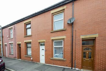 إقامة Captivating 2 Bed House In Blackburn