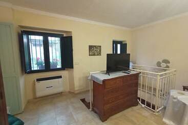 住所  Stunning 3 Bed House In Gallinaro, Aircon And Pool