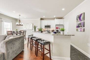 קוטג'' Spacious Grand Prairie Home W/ Fenced Yard + Patio