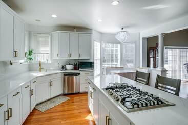 茅舍 Spacious Woodbridge Home Near Leesylvania Park!
