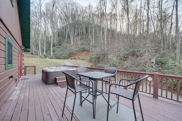 بيت ريفى Twin Creeks Lodge  W/ Hot Tub < 1 Mi To Lake!