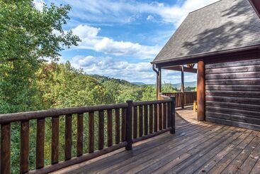 קוטג'' Cabin W/ Hot Tub, Theater & Views   Sleeps 22
