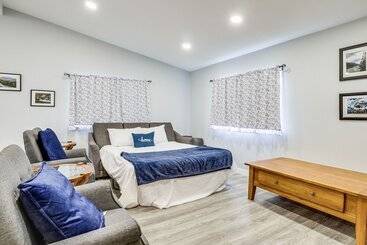 별장 Charming Stayton Home W/ Deck + Smart Tv!
