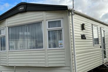 קוטג'' Felixstowe Chimo Caravan 3br 5mintobeach