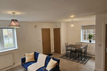 اقامتگاه Impeccable 2 Bed House In Basildon