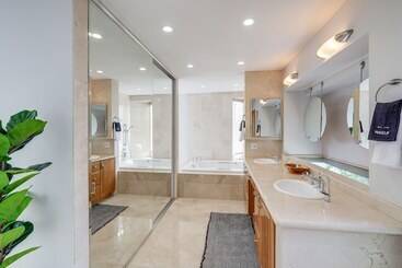 کلبه Stunning Del Mar Home W/ Deck: 1 Mi To Beach!