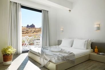 Eleia Seafront Suites & Villas