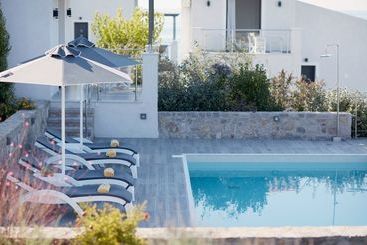Eleia Seafront Suites & Villas