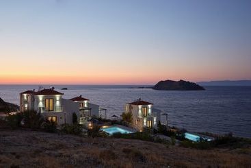 Eleia Seafront Suites & Villas