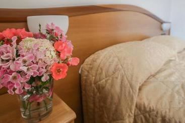هتل Albergo Etico Asti