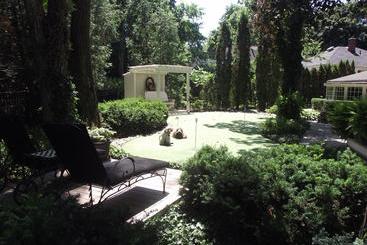 هتل Historic Davy House Bed & Breakfast