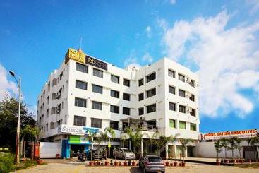 호텔 Satish Executive