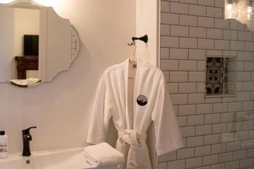 هتل The Secret Garden B&b Inn
