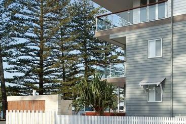Bujerum Apartments On Burleigh