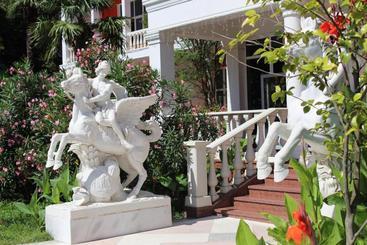 هتل Uzhnoe Vzmorie Health Resort