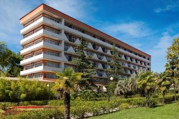 هتل Uzhnoe Vzmorie Health Resort
