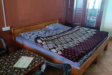 פנסיון Ashirwad Guest House