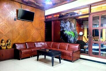 酒店 Dirgahayu Ponorogo