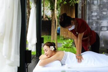 בית מלון כפרי The Sense Resort Kanchanaburi
