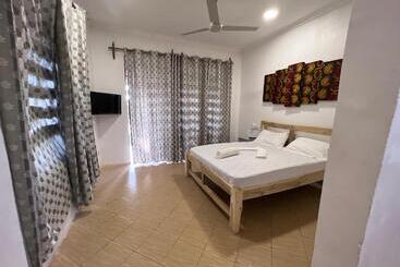 住宿加早餐  New Dindini Lodge