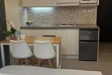 מלון דירות Joyce Condo @ Centrio Towers