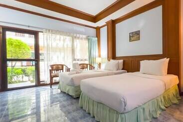 בית מלון כפרי Sea View Resort Rayong